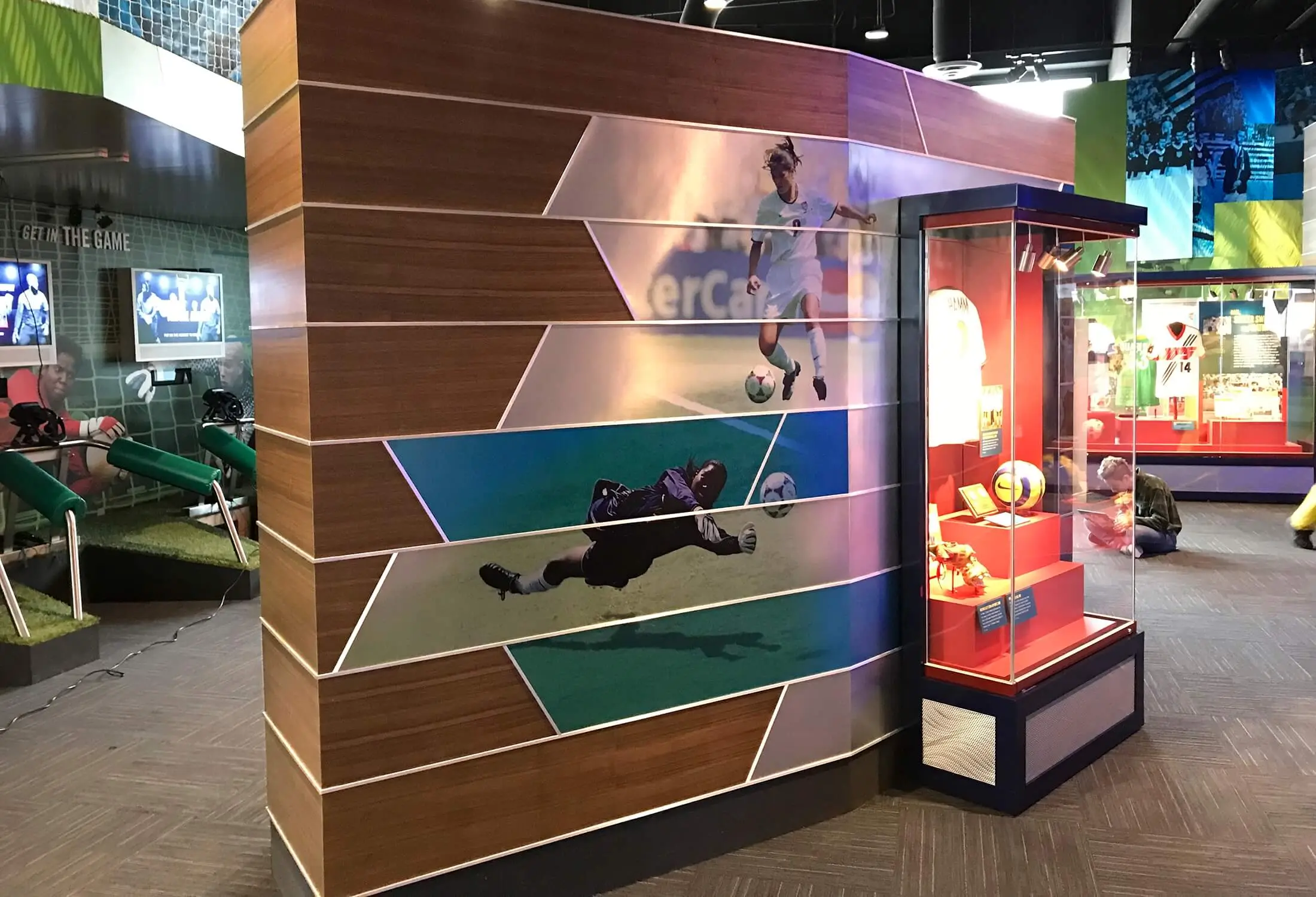 Angled wall graphics leading into an exhibit case